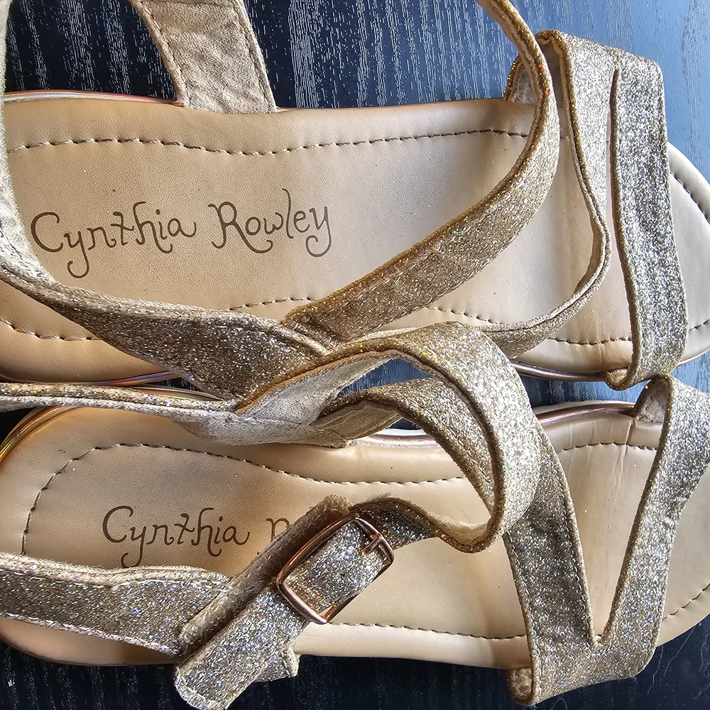 Cynthia Rowley Gold Glitter Sandals Girls/Youth Sz 3